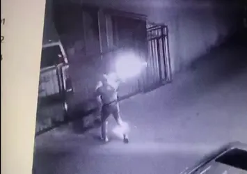 AK Partili eski vekilin aracına molotoflu saldırı