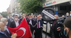 TELE1 Televizyonu önünde siyah çelenkli protesto