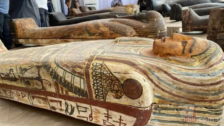 Bilim insanları Mısır'da bulunan 2 bin 500 yıllık tabutlar karşısında şaşkına döndü