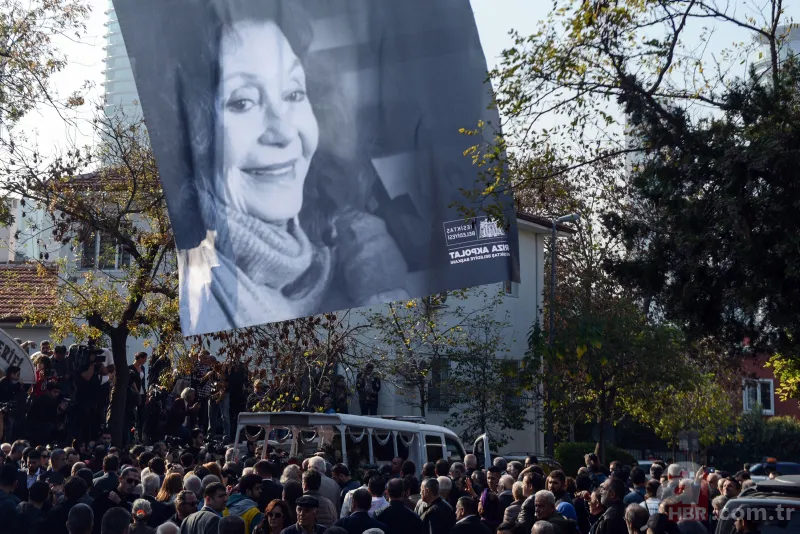 Türk tiyatrosunun usta ismi Yıldız Kenter son yolculuğuna uğurlandı 6