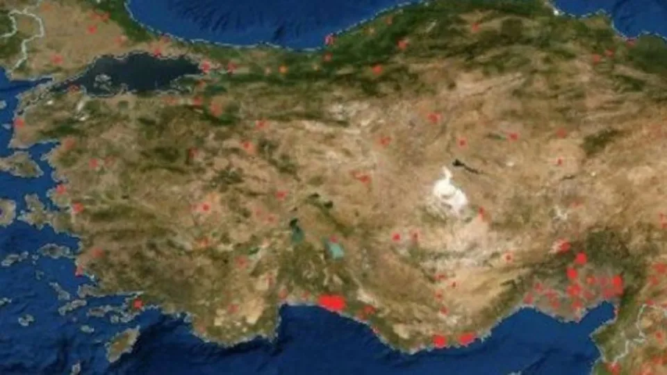 NASA yayınladı! Türkiye’deki orman yangınları uyduya yansıdı