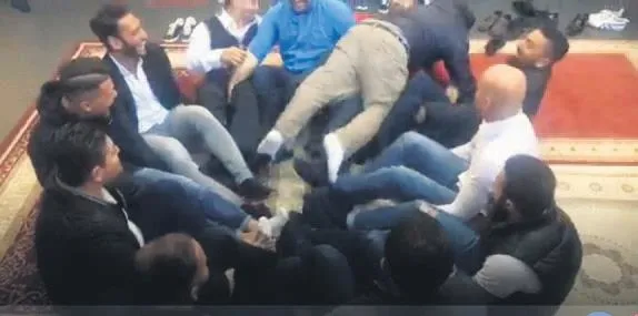Hakan Çalhanoğlu'na düğün dayağı! - 1