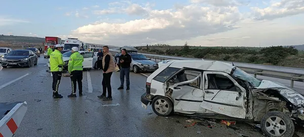 ankarada-zincirleme-kaza-10-arac-birbirine-girdi-1-olu-11-yarali-1681974730768.jpg Ankara'da zincirleme kaza! 10 araç birbirine girdi: 1 ölü, 11 yaralı - 3