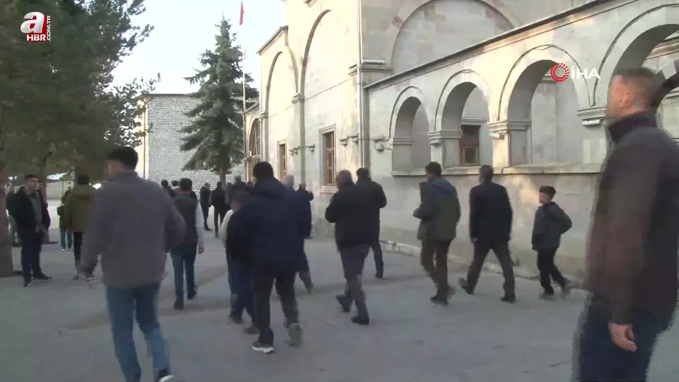 Kars’ta bayram namazında camilere akın