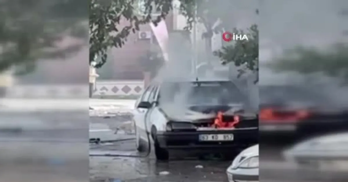 Siverek'te Park Halindeki Otomobil Yandı