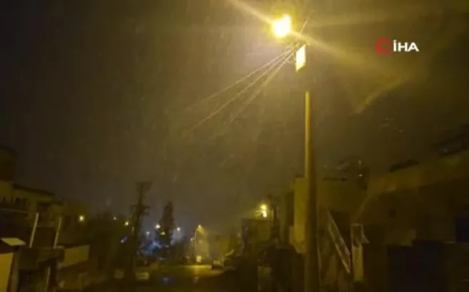 Diyarbakır’da mevsimin ilk karı kamerada