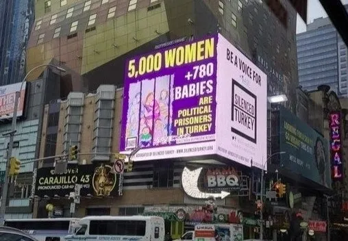 Son dakika: ABD'de Başkan Erdoğan'a hakaret içeren billboardlara ilişkin 2 FETÖ'cü hakkında fezleke düzenlendi - 1