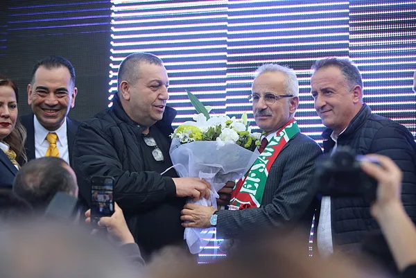 Eser ve hizmet siyaseti! Bakan Uraloğlu Erdoğan gibi bir liderin temsilcileriyiz diyerek rakamları duyurdu
