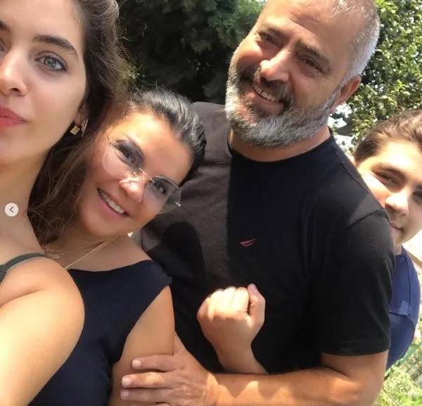 1674136012302.jpg Elif Karlı'dan eşi Cengiz Karlı'ya veda! Elif Karlı ve çocukları gözyaşlarına boğuldu - 2