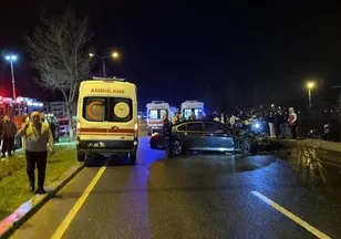 Düzce’de otomobil halk otobüsüne çarptı