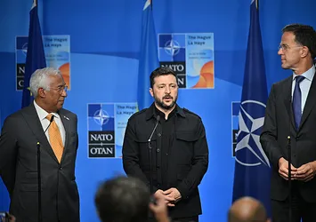 Zelenskiy NATO Zirvesi'nde: Askeri desteğinizi sürdürün