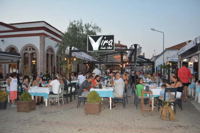 Ayvalık’ta bayram yoğunluğu: Cunda Adası doldu taştı! Giriş yolu 4 saat kapatıldı - 6