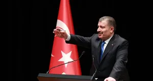 Bakan Koca’dan asistan doktorlar müjdesi