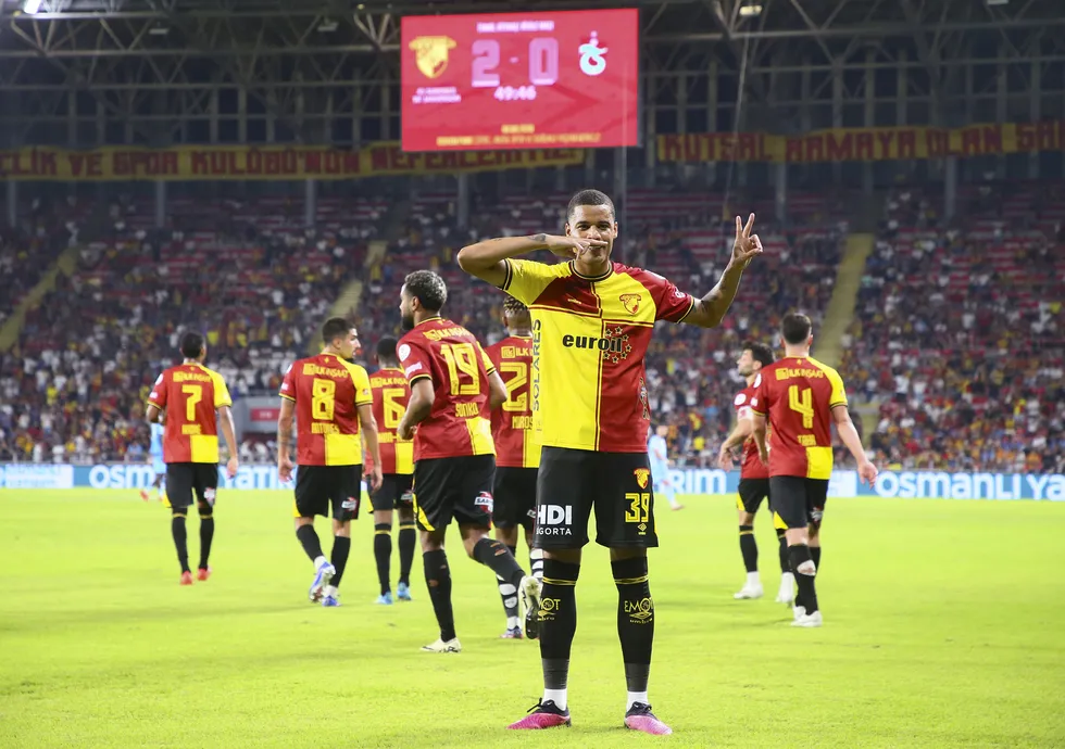 jubile-maci-a-spor-ekranlarinda-nefes-kesti-mac-sonucu-goztepe-2-1-trabzonspor-1786216604033.jpg Jübile maçı A Spor ekranlarında nefes kesti! Maç sonucu | Göztepe 2-1 Trabzonspor - 3