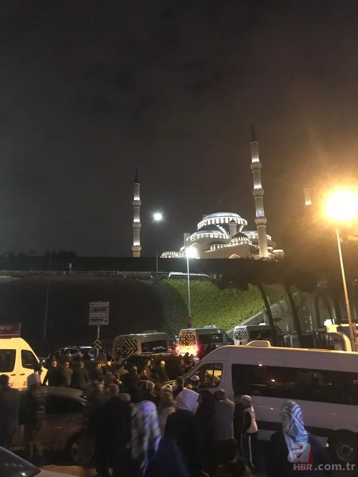 Büyük Çamlıca Camii'nde tarihi kalabalık!