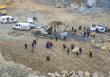 Son dakika: Arnavutköy'de taş ocağında göçük!