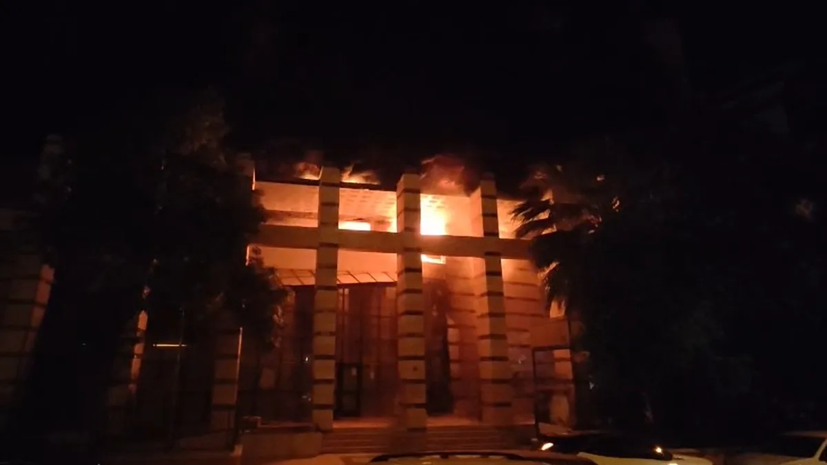 Kuşadası’nda metruk binada korkutan yangın