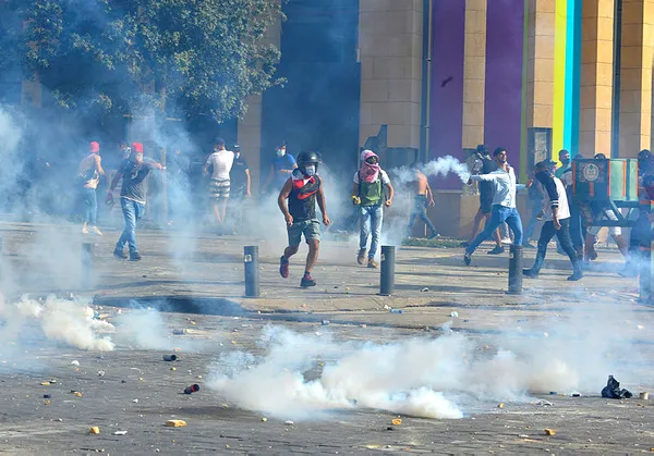 Son dakika: Beyrut’taki patlama sonrası Lübnan Enformasyon Bakanı Menal Abdussamed istifa etti