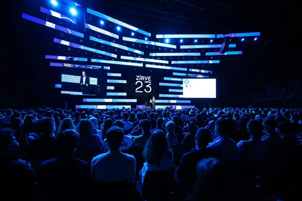 Zirve 23, 15 Ekim Cumartesi günü Volkswagen Arena’da gençlerle buluşuyor