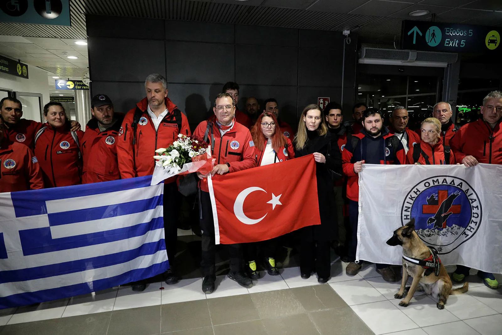 Alkışlar bu kez Yunan ekip için! Görevini tamamlayan arama-kurtarma ekibi ülkesine döndü