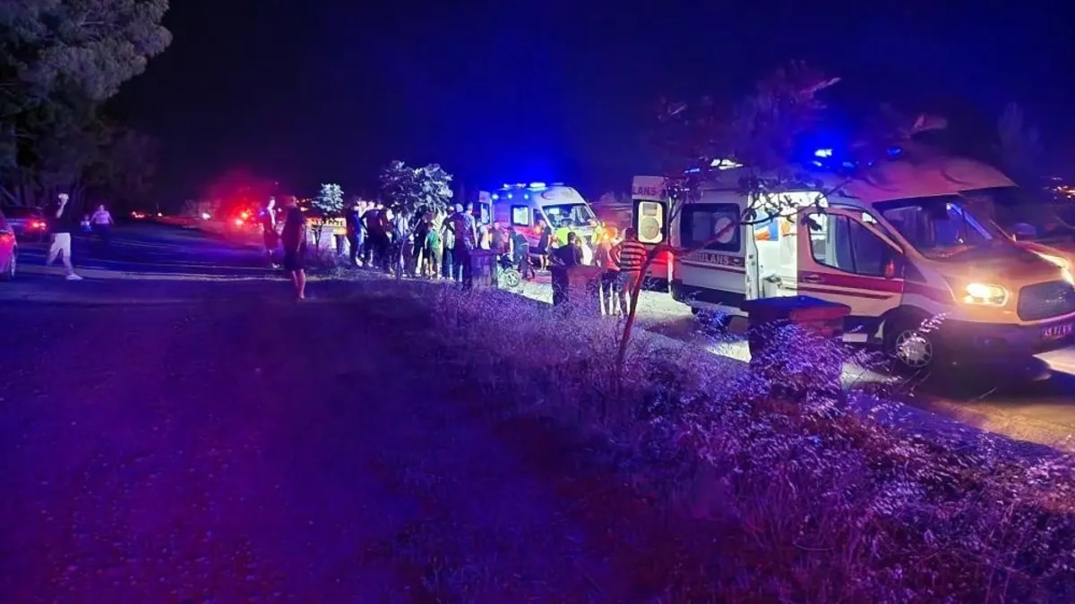 Manisa'da tır elektrikli motosiklete çarptı: 6 yaralı