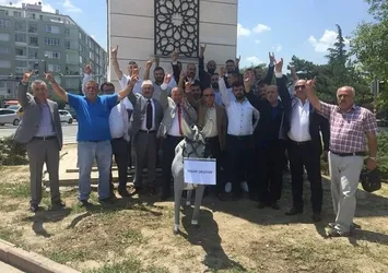 Yaşar Okuyan'ı eşekle bekliyorlar