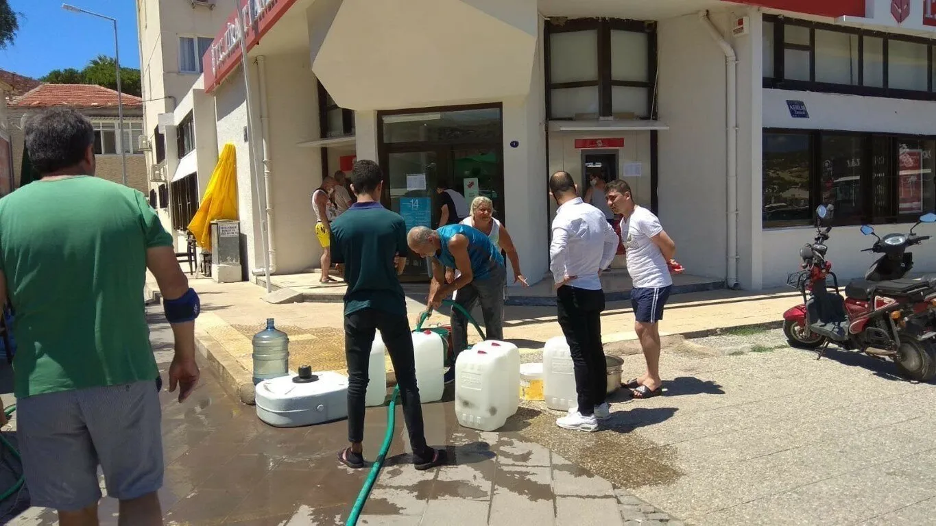 Izmir Foca Halki Suya Hasret Chp Li Belediye Halkin Sagligi Ile Oynuyor