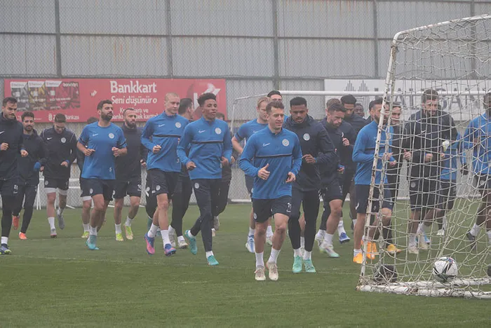 caykur-rizespor-teknik-direktoru-bulent-korkmaz-baska-caremiz-yok-1649342364115.jpg Çaykur Rizespor Teknik Direktörü Bülent Korkmaz: Başka çaremiz yok - 3