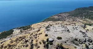 Assos’ta nekropol alanların izi sürülüyor