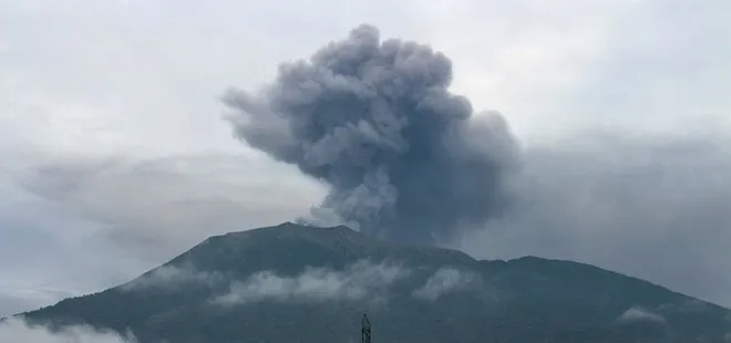 Endonezya’da yanardağ patladı: 11 dağcıdan acı haber