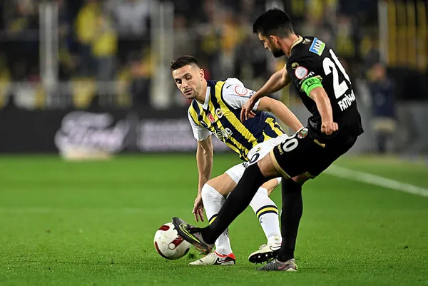 canli-fenerbahce-alanyaspor-canli-anlatim-fenerbahce-alanyaspor-macinda-ilk-duduk-1707671156574.jpg Kanarya zirve yarışında yara aldı! Fenerbahçe 2-2 Alanyaspor (MAÇ SONUCU) - 2