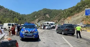 Turistleri taşıyan araç kaza yaptı! 1 ölü, 12 yaralı