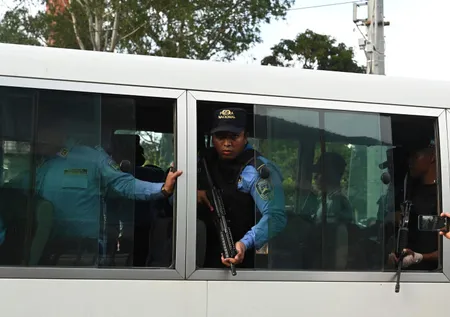 Kadın hapishanesinde isyan! 25 kişiyi diri diri yakıp öldürdüler