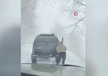 Düzce'de Türk bayrağı hassasiyeti kamerada