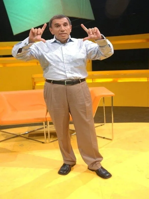 Üstün Dökmen’in kadın versiyonu: Sibel Sevinç! Başörtülü hemcinslerine saldırdı