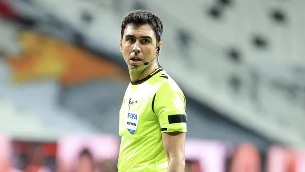 Fenerbahçe - Galatasaray derbisinin hakemi belli oldu! Dev maçı Arda Kardeşler yönetecek