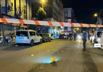 Bağcılar'da araca silahlı saldırı! Yaralılar var