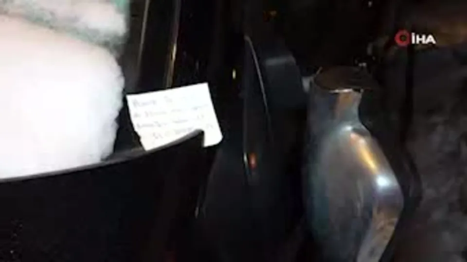 Pendik Belediyesi’nin kar küreme ekibinin notu gündem oldu: ’Sizi bulamadık...