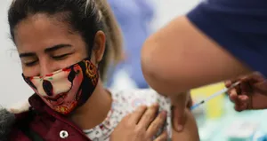 Omicron’a karşı özel aşı geliyor