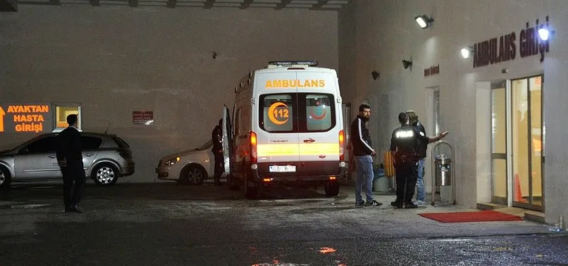 Bitlis'te polisleri taşıyan minibüs devrildi: 16 yaralı