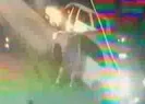 Kadının yolunu kesti aracın camını tekme ile kırdı
