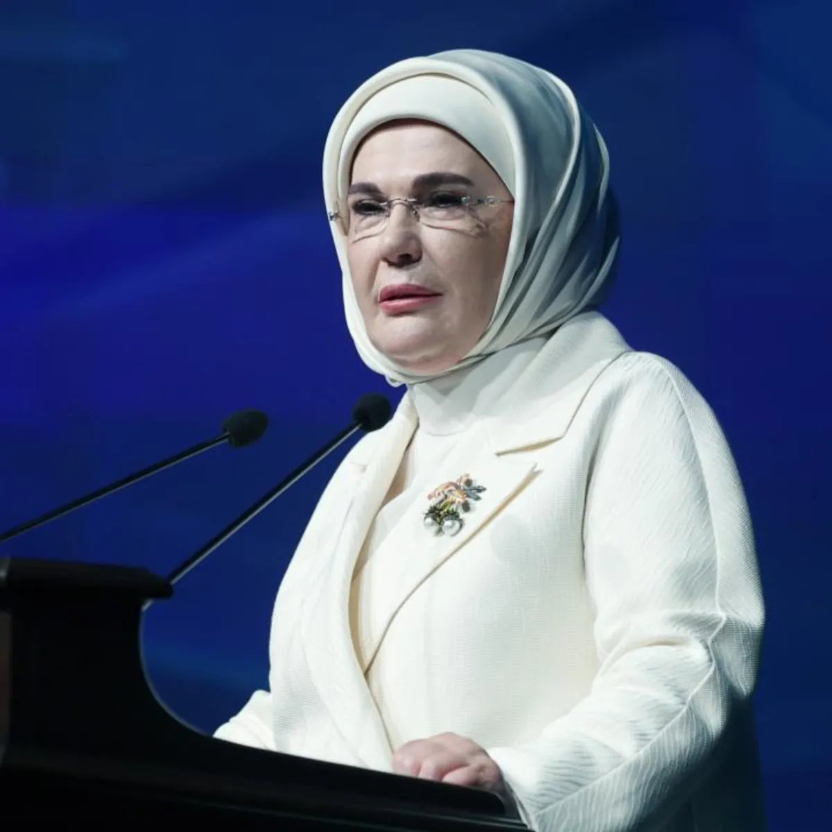 Emine Erdoğan'dan Babalar Günü'nde anlamlı mesaj
