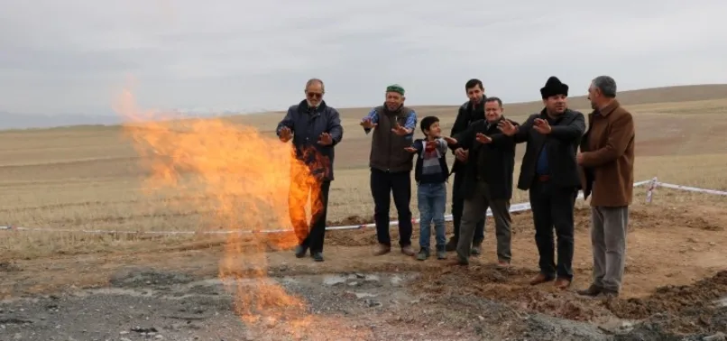 Su aramak için kazdılar doğalgaz çıktı!