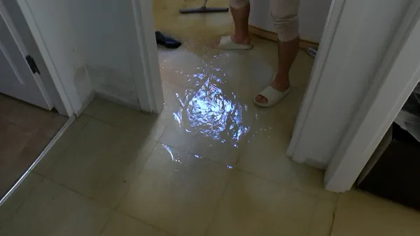 İstanbul’dan İSKİ manzaraları! Şişli’deki kazı çalışması vatandaşları isyan ettirdi! Güngören’de bir ailenin evini su bastı