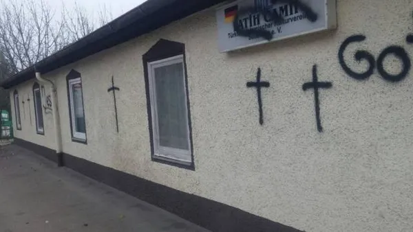 Almanya’da Eyüp Sultan Camii’ne saldıran faşistler yakalandı