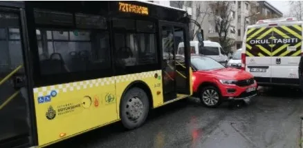 bir-iett-kazasi-daha-bakirkoyde-iett-otobusu-carptigi-araci-onunde-surukledi-1646811730028.jpg