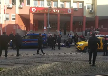 Mahkeme çıkışı dehşet! Kalbinden bıçakladı