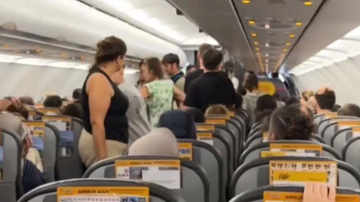 Pegasus uçağı saatlerce rötar yaptı yolcular aç ve susuz kaldı! Bayılan yolculara diğer yolcular müdahale etti kabin ekibi uçaktan kaçtı