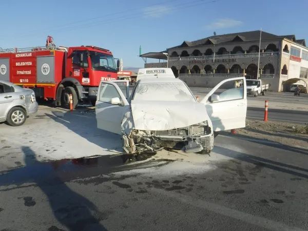 elazigda-trafik-kazasi-4-yarali-1633070572295.jpg Elazığ’da trafik kazası: 4 yaralı - 1