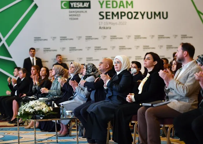 emine-erdogandan-madde-bagimliligina-uyari-1652824038221.jpg Yeşilay sempozyumuna katılan Emine Erdoğan'dan madde bağımlılığına uyarı - 1